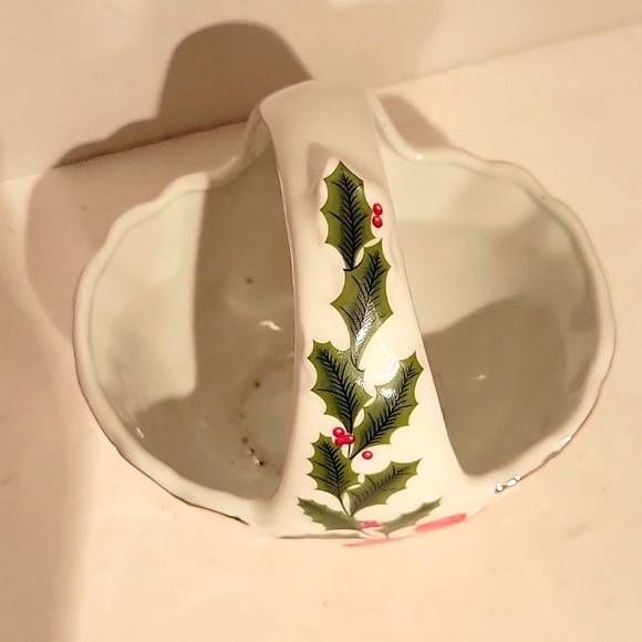 Porcelain Ceramic  Christmas Decor Basket With Handle - Picture 4 of 6